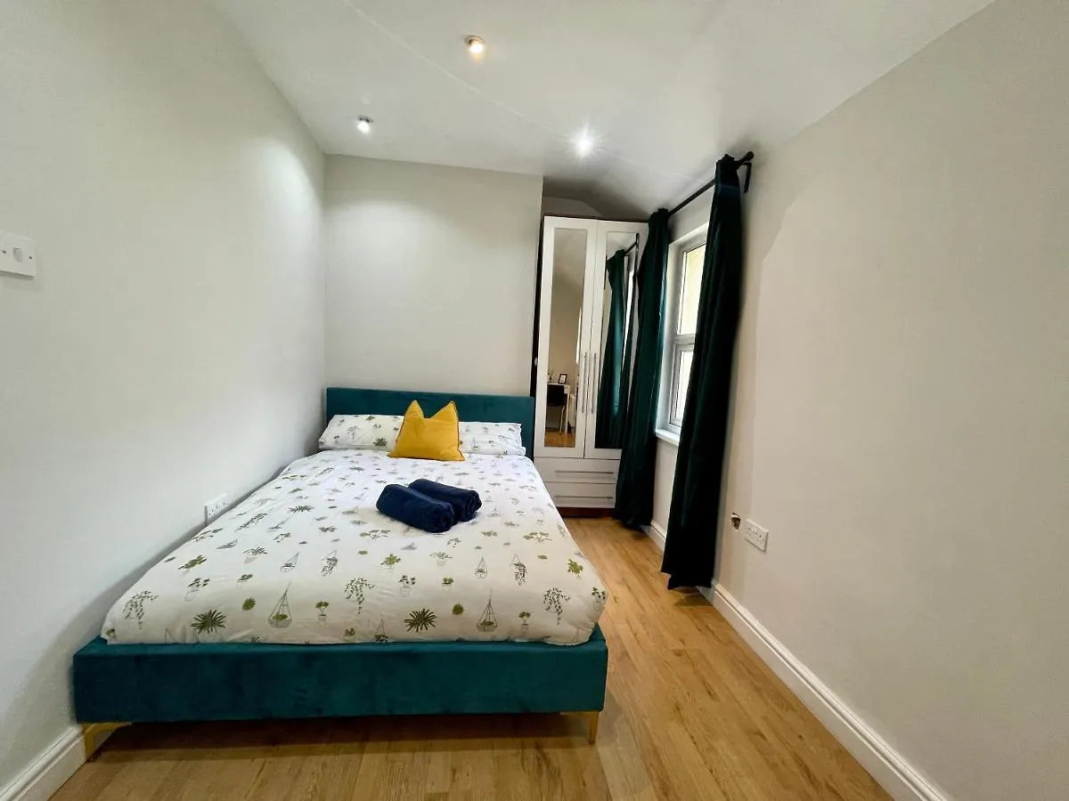 One Bedroom Apartment In City Centre Cardiff 0*,