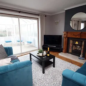 Becky's Bungalow By Ty Sa -spacious 4 Bed Bungalow Holiday home